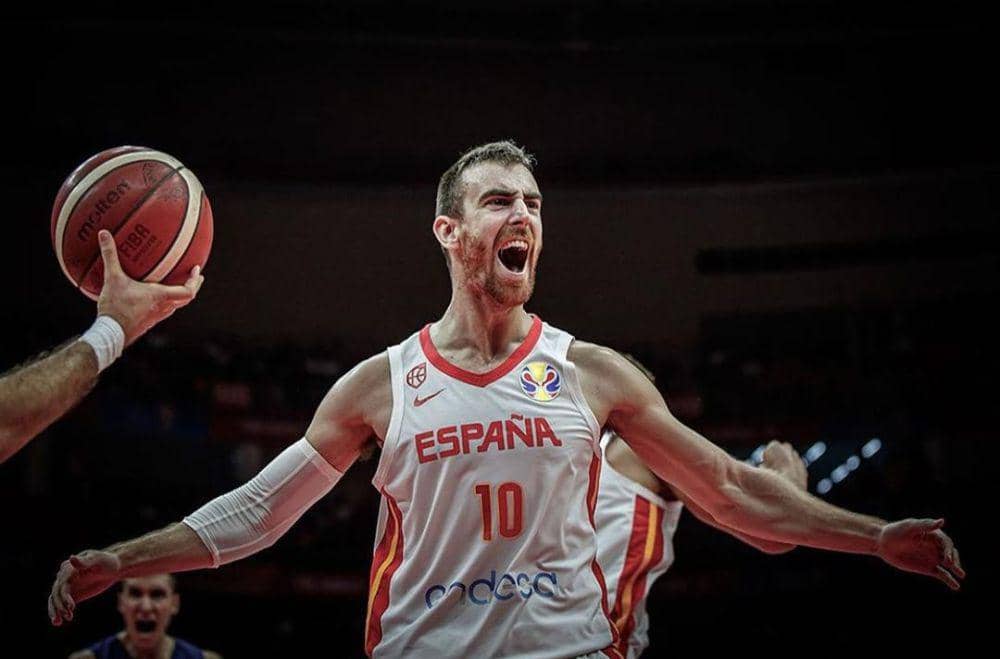 Victor Claver dengan saat berseragam Timnas Spanyol. (instagram.com/victorclaver)