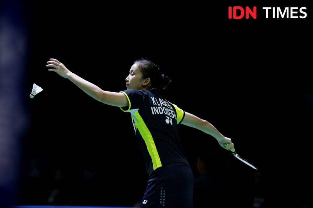 Atlet bulu tangkis pelatnas Kyla Agatha saat beraksi di Indonesia International Challenge 2023 di GOR PBSI Sumut, Selasa (29/8/2023) (IDN Times/Doni Hermawan)