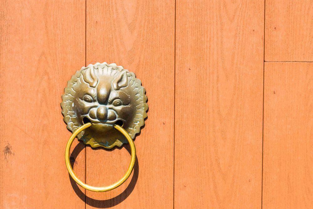 gagang pintu antik (freepik.com/lifeforstock)