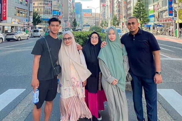7 Potret Kedekatan Pratama Arhan dan Mertua, Disayang Banget