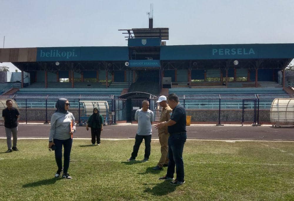 PT LIB saat melakukan inspeksi di Stadion Surajaya Lamongan. IDN Times/Imron