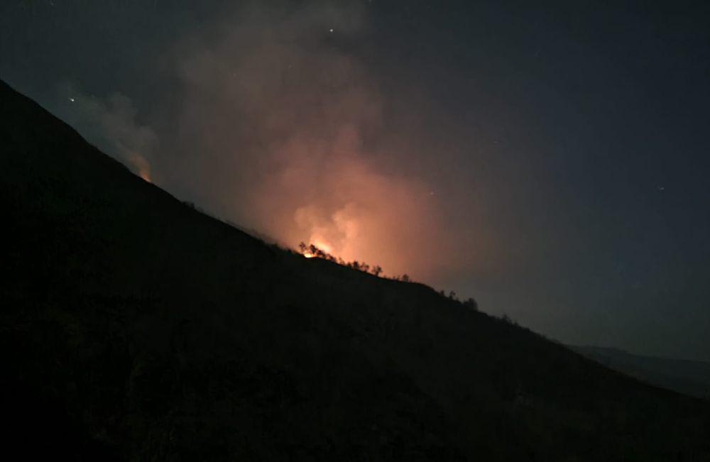 Gunung Arjuno Masih Terbakar, Luasnya Capai 200 Hektare