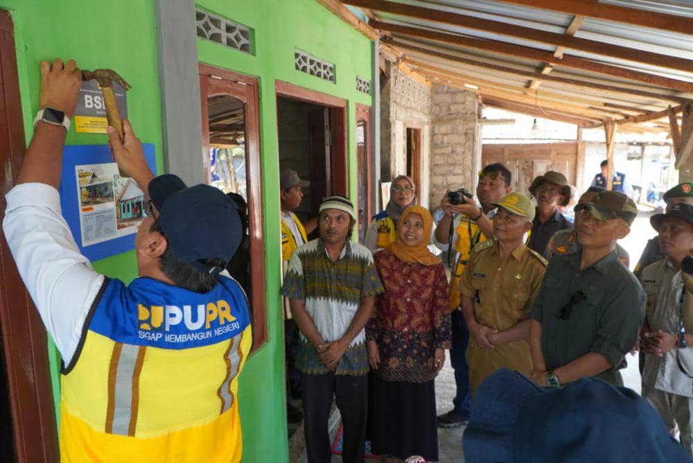 Bupati Gunungkidul, Sunaryanta tinjau perbaikan RTLH.(Dok.Diskominfo Gunungkidul))
