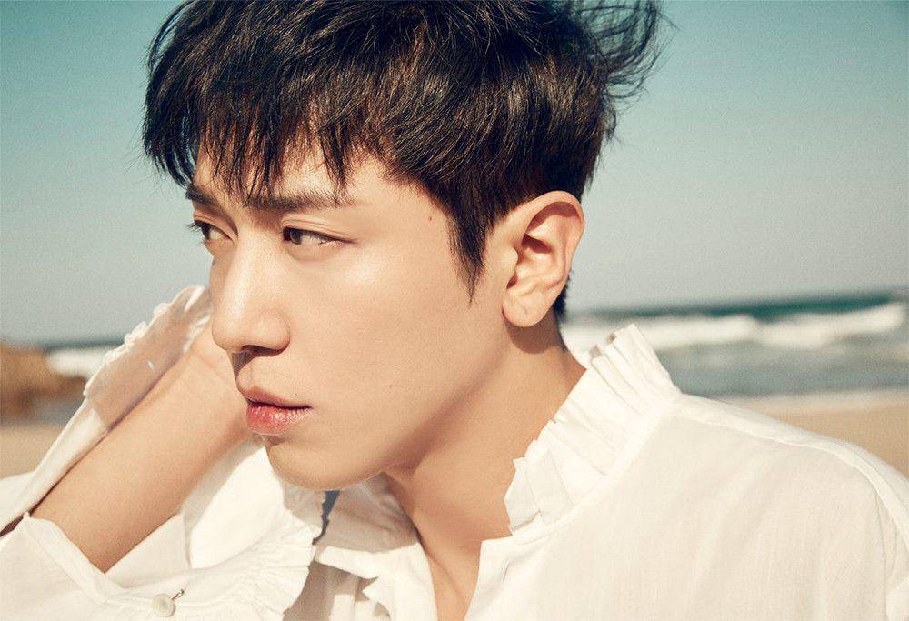 Jung Yong Hwa (twitter.com/official_CNBLUEweareone)