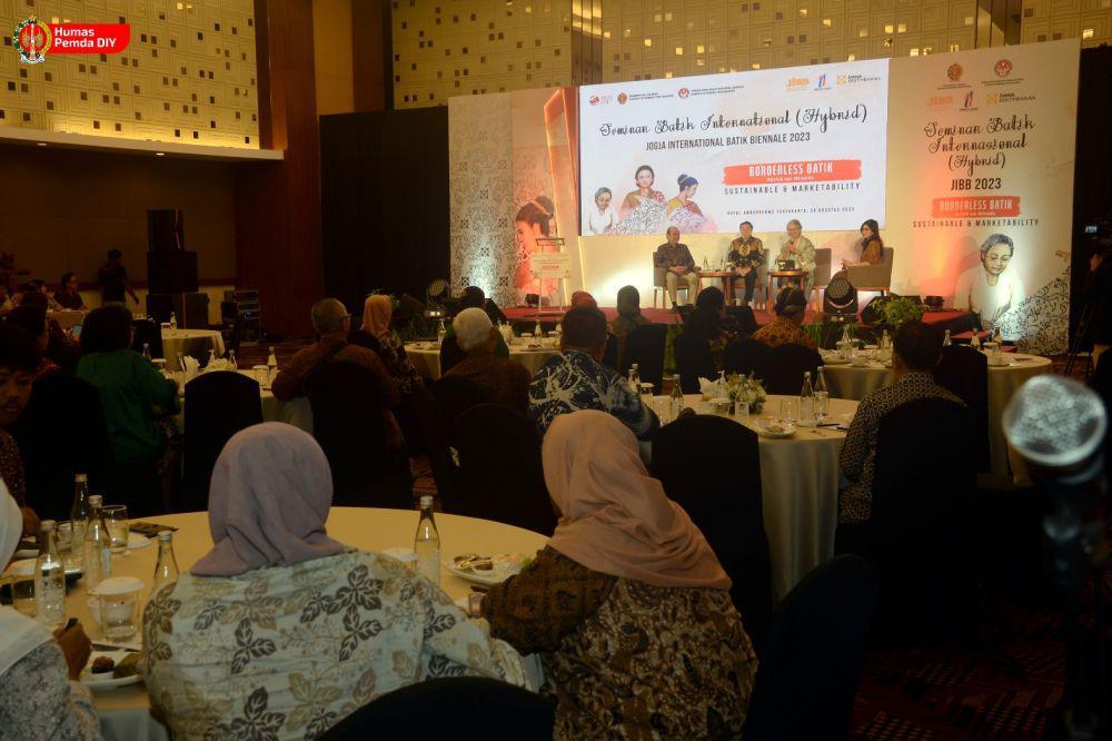 Seminar JIBB 2023 Dorong Batik Melintasi Sekat Ruang dan Waktu