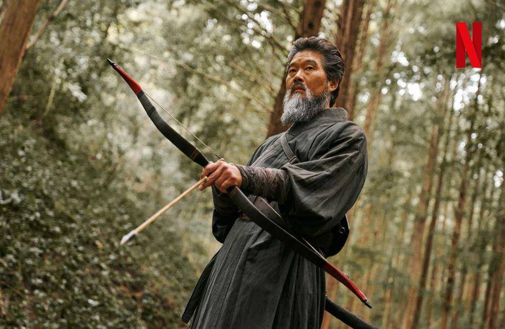 Still cuts drama Song of the Bandits (instagram.com/netflixkr)