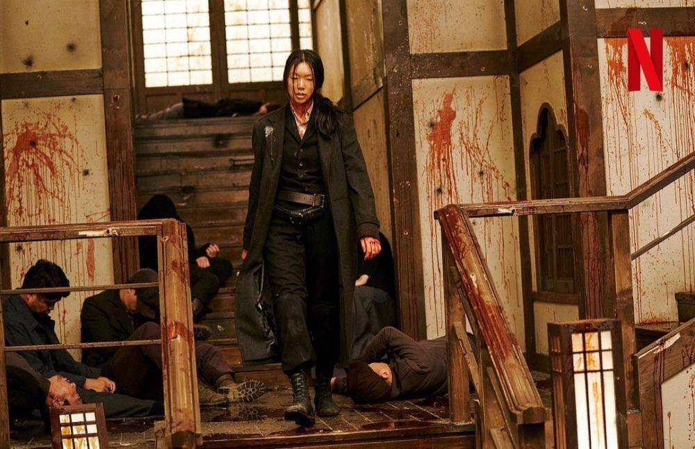 Still cuts drama Song of the Bandits (instagram.com/netflixkr)