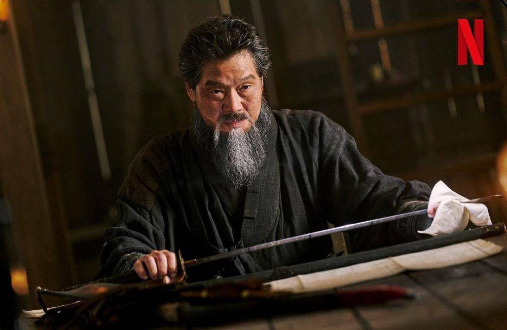 Still cuts drama Song of the Bandits (instagram.com/netflixkr)