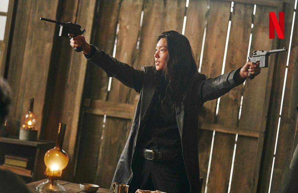 Still cuts drama Song of the Bandits (instagram.com/netflixkr)