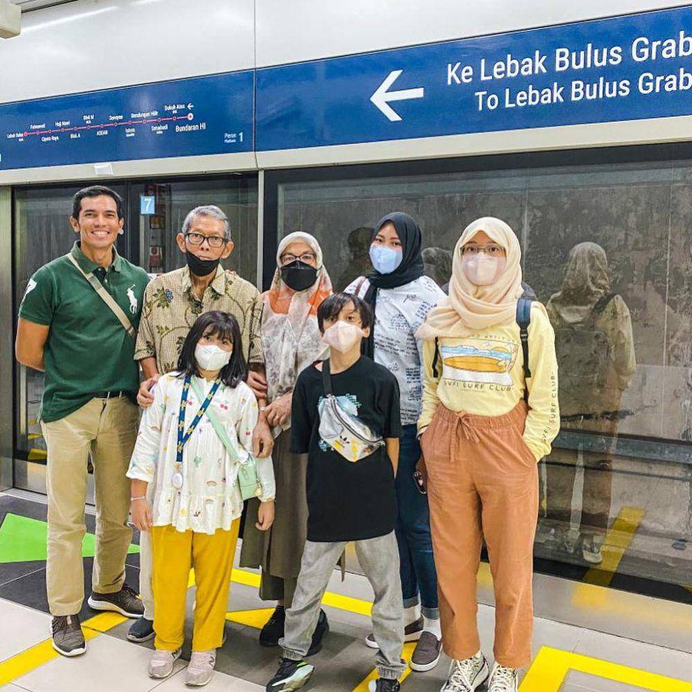potret keluarga Adrian Maulana (instagram.com/adrianmaulana)