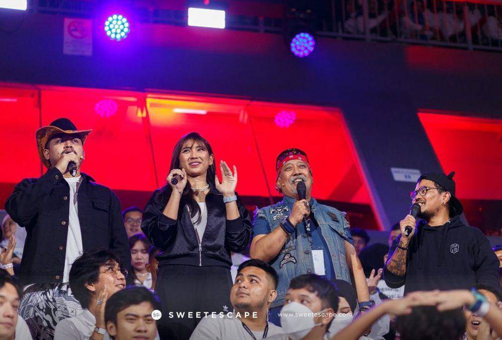 potret Yolla Yuliana jadi komentator Bahkan Voli (instagram.com/yollayuliana1515)