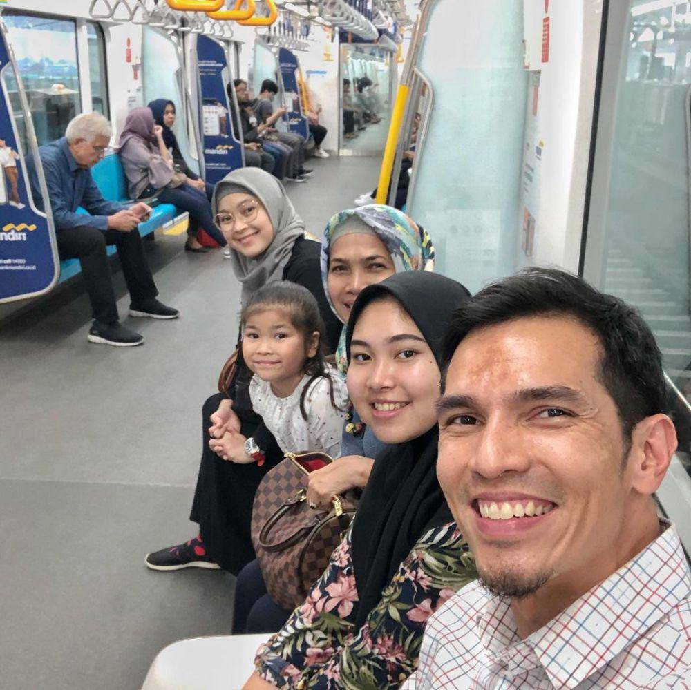 potret keluarga Adrian Maulana (instagram.com/adrianmaulana)
