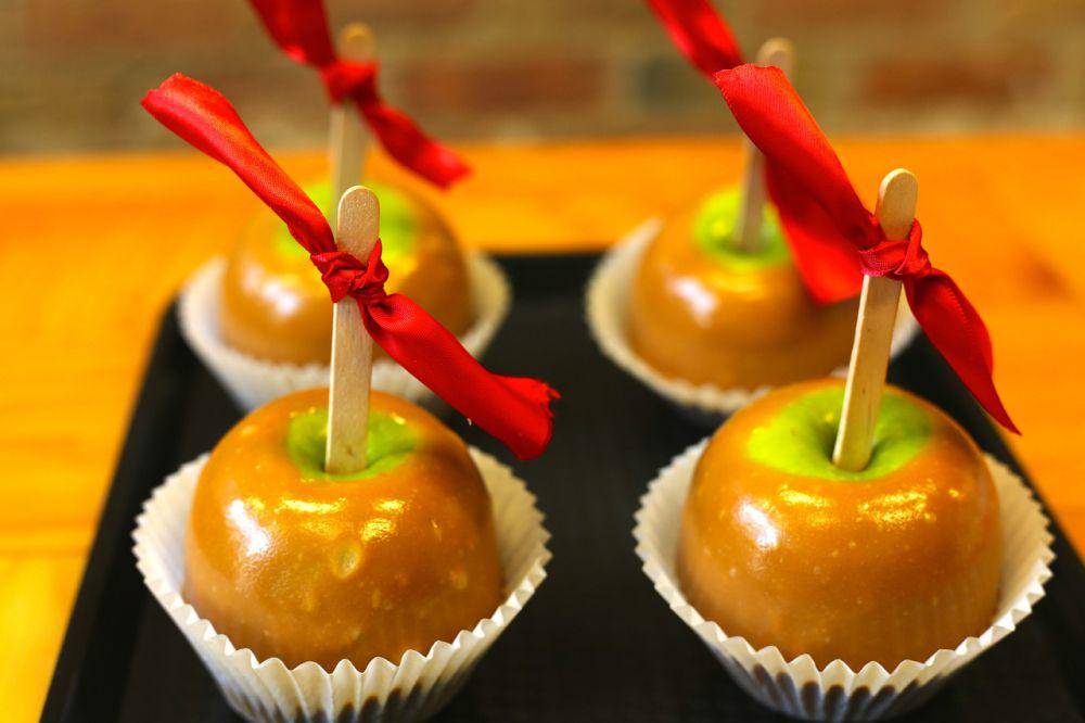 Caramel apple (pixabay.com/John R Perry)