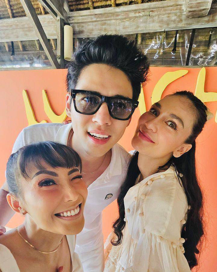 artis hadiri Lunachella (instagram.com/mrsayudewi)