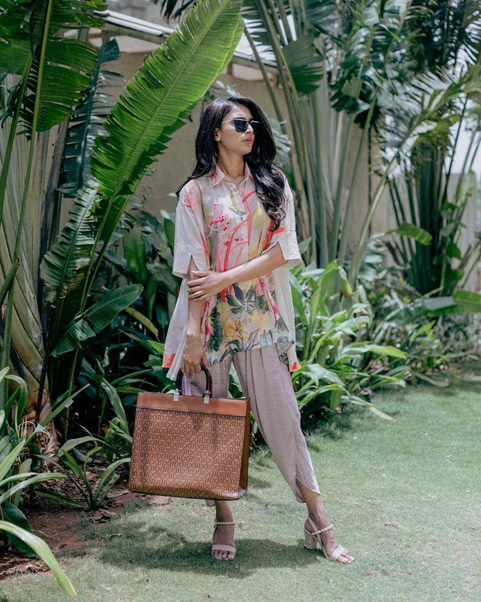 OOTD trendi ala Erica J Fernandes (instagram.com/iam_ejf)