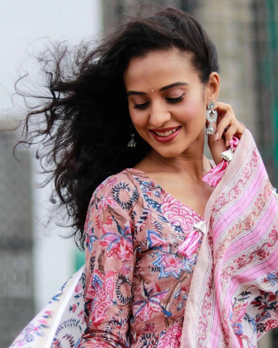 ide makeup ala Heena Parmar (instagram.com/iamheenaparmar)