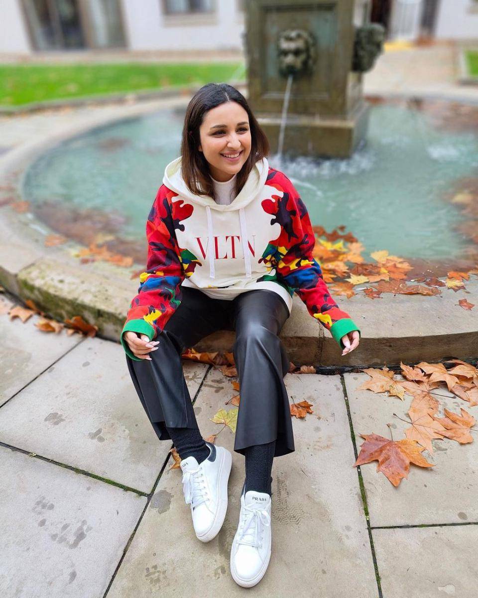 styling outfit ala Parineeti Chopra (instagram.com/parineetichopra)