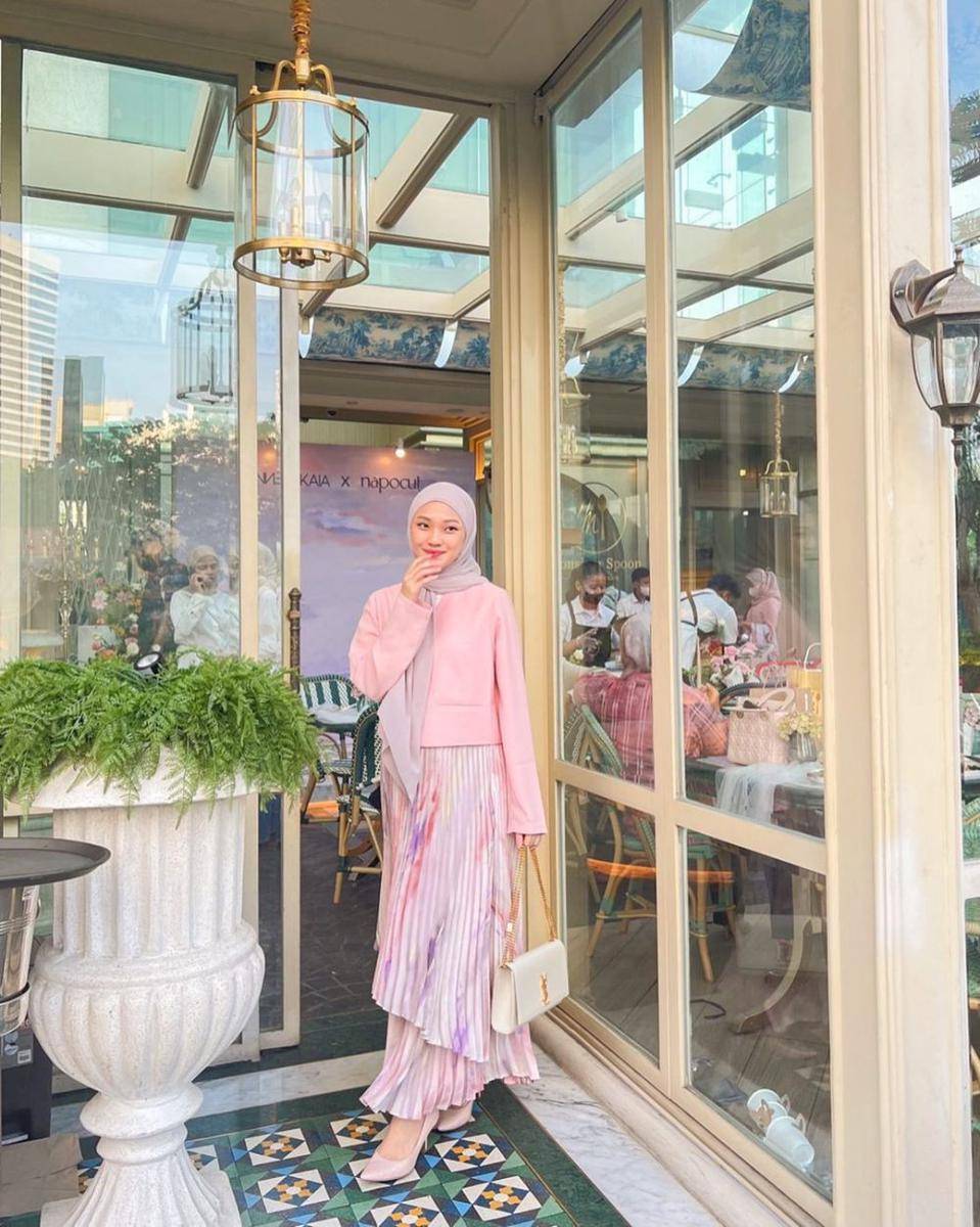 OOTD sentuhan nude ala Julia Prastini (instagram.com/juliaprt7)