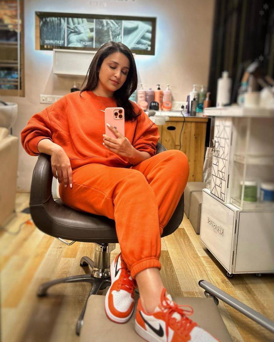 styling outfit ala Parineeti Chopra (instagram.com/parineetichopra)