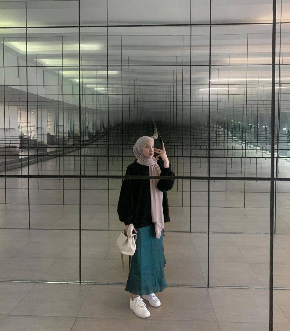 OOTD sentuhan nude ala Julia Prastini (instagram.com/juliaprt7)