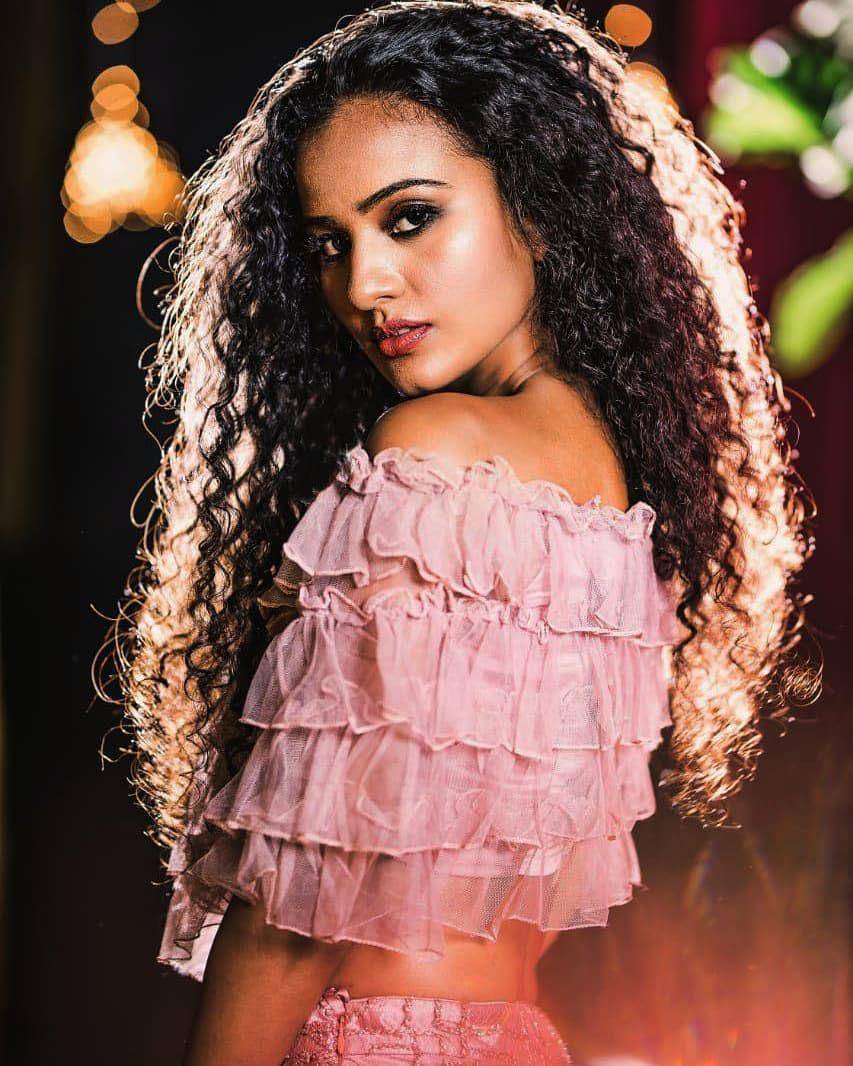 ide makeup ala Heena Parmar (instagram.com/iamheenaparmar)