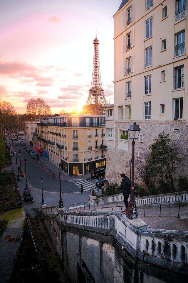potret sunset di Paris, Prancis (unsplash.com/Canmandawe)