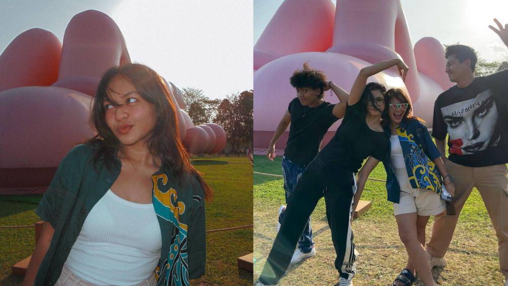 10 Potret Amel Carla Melihat KAWS: Holiday di Candi Prambanan