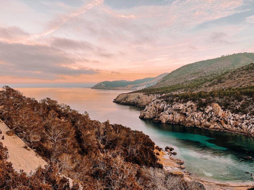 potret sunset di Ibiza, Spanyol (unsplash.com/Jennifer Bluhm)