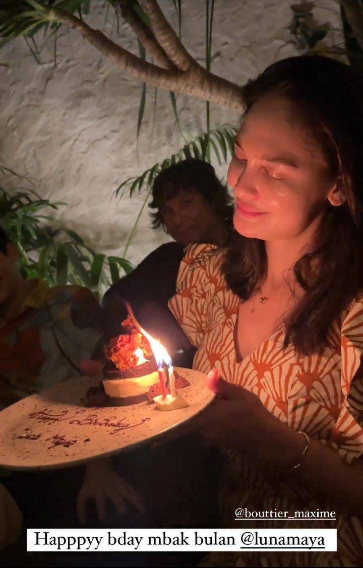 Ayu Dewi susul Luna ke Bali (Instagram.com/mrsayudewi)