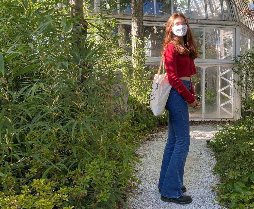 ide outfit girls day out ala Lola Tung (instagram.com/lola.tung)