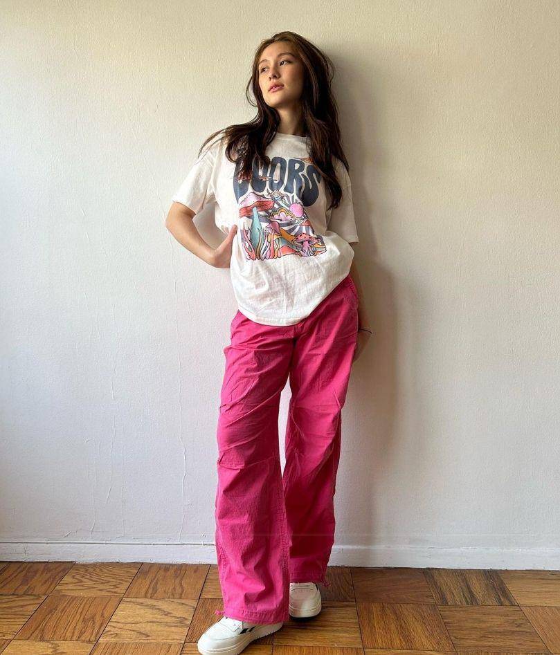 ide outfit girls day out ala Lola Tung (instagram.com/lola.tung)