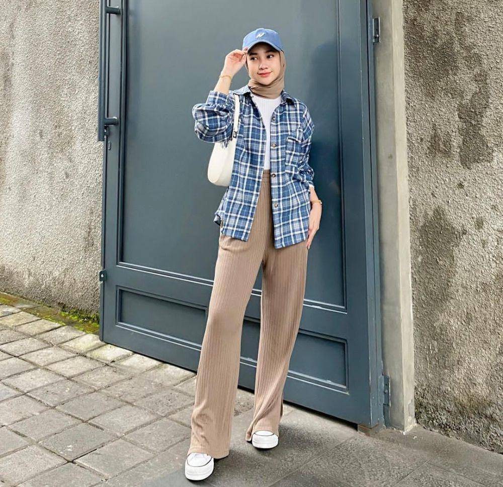 padu padan outfit pakai kemeja ala Kirana Salsabila (instagram.com/inikiranaaa__)