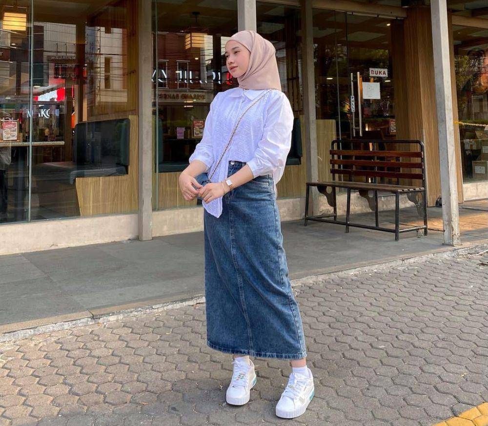 padu padan outfit pakai kemeja ala Kirana Salsabila (instagram.com/inikiranaaa__)