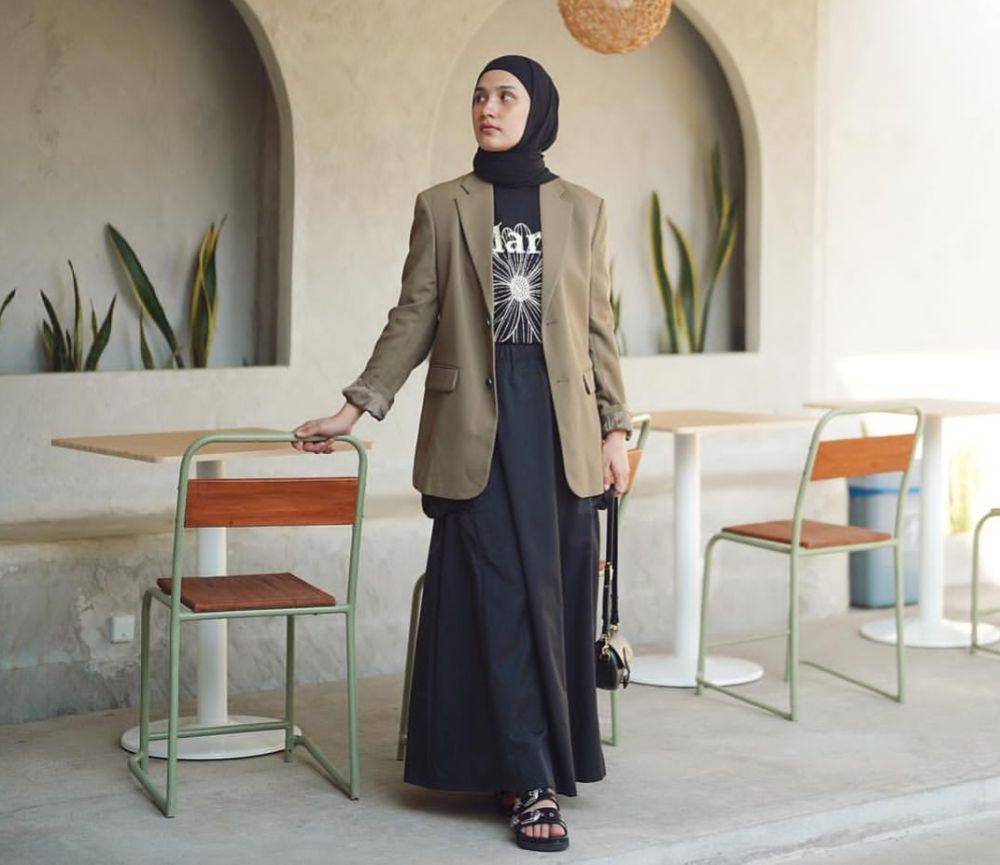 ide outfit pakai blazer ala Dwi Handayani (instagram.com/dwihandaanda)