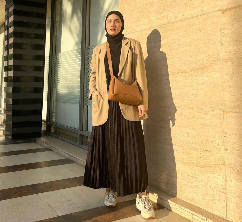ide outfit pakai blazer ala Dwi Handayani (instagram.com/dwihandaanda)