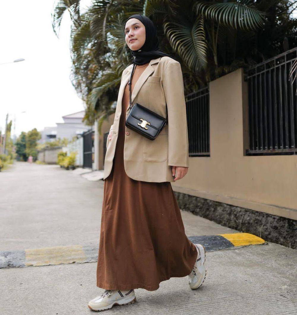 ide outfit pakai blazer ala Dwi Handayani (instagram.com/dwihandaanda)