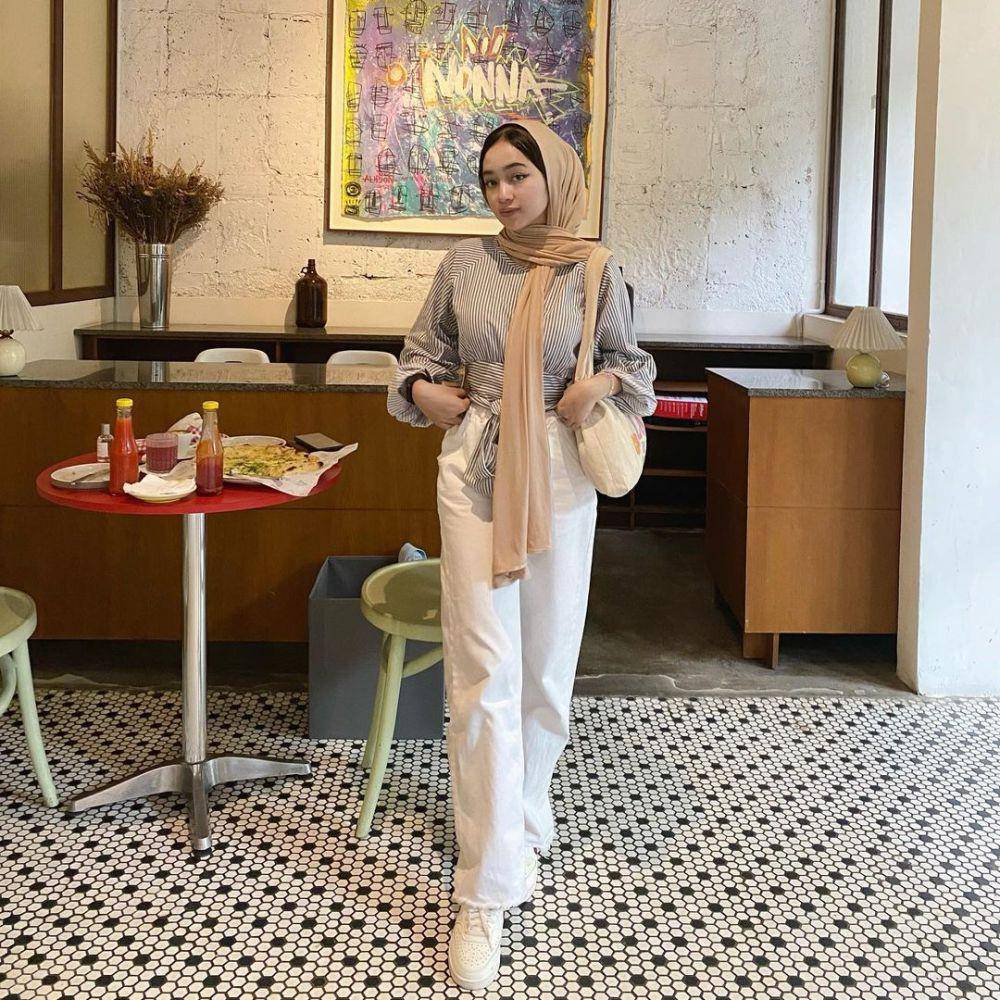 Outfit nongkrong ala selebgram Parisya (instagram.com/parisyaas)