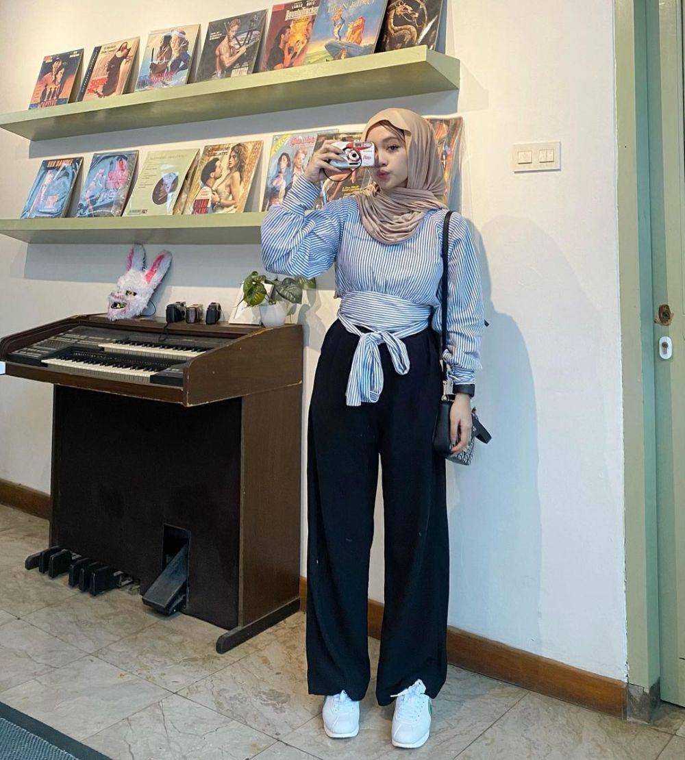 Outfit nongkrong ala selebgram Parisya (instagram.com/parisyaas)