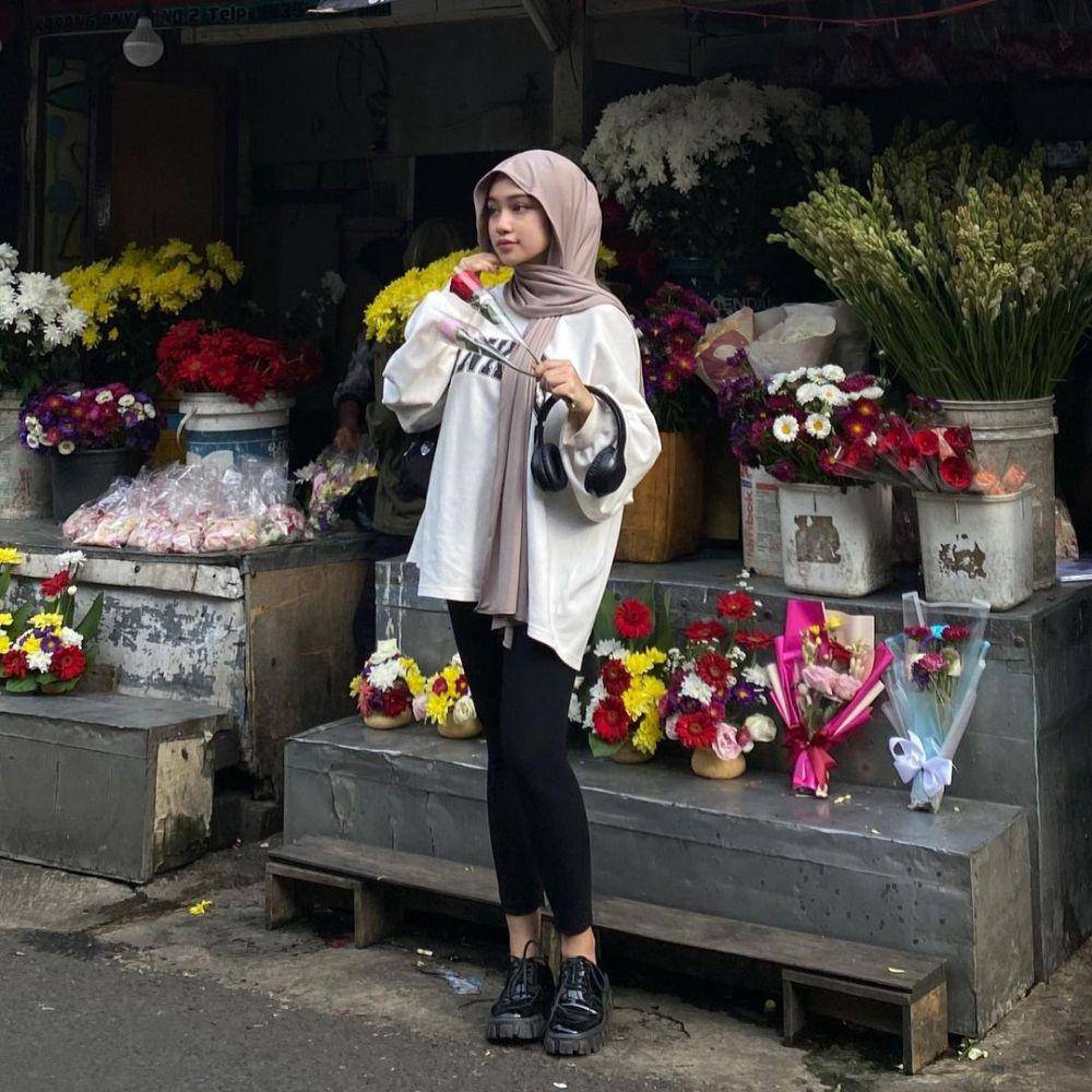 Outfit nongkrong ala selebgram Parisya (instagram.com/parisyaas)