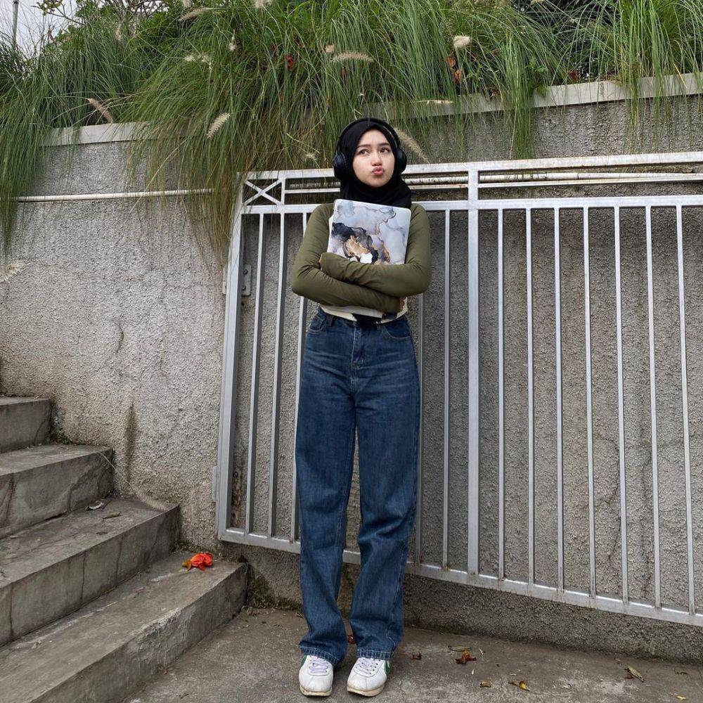 Outfit nongkrong ala selebgram Parisya (instagram.com/parisyaas)