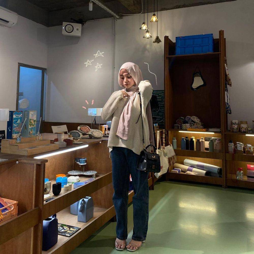 Outfit nongkrong ala selebgram Parisya (instagram.com/parisyaas)
