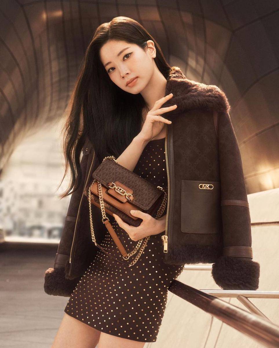 Dahyun TWICE untuk Michael Kors (instagram.com/michaelkors)