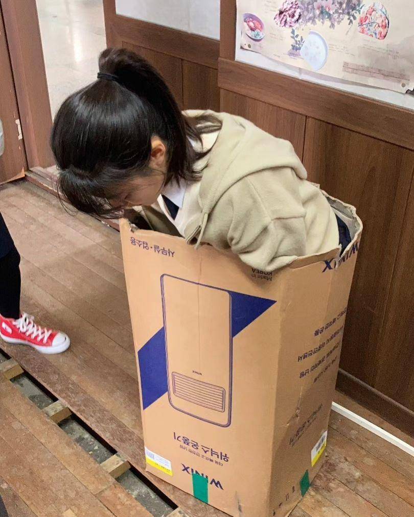 momen Go Yoon Jung di balik layar drama Moving (instagram.com/jungha.km)