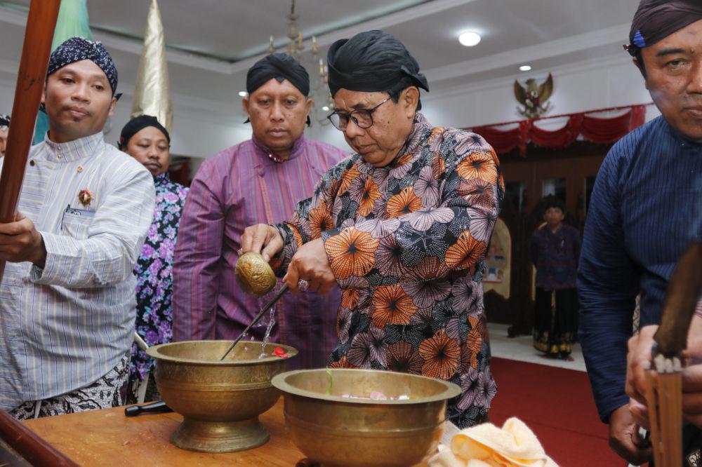 Prosesi jamasan pusaka milik Pemkab Trenggalek. IDN Times/ istimewa