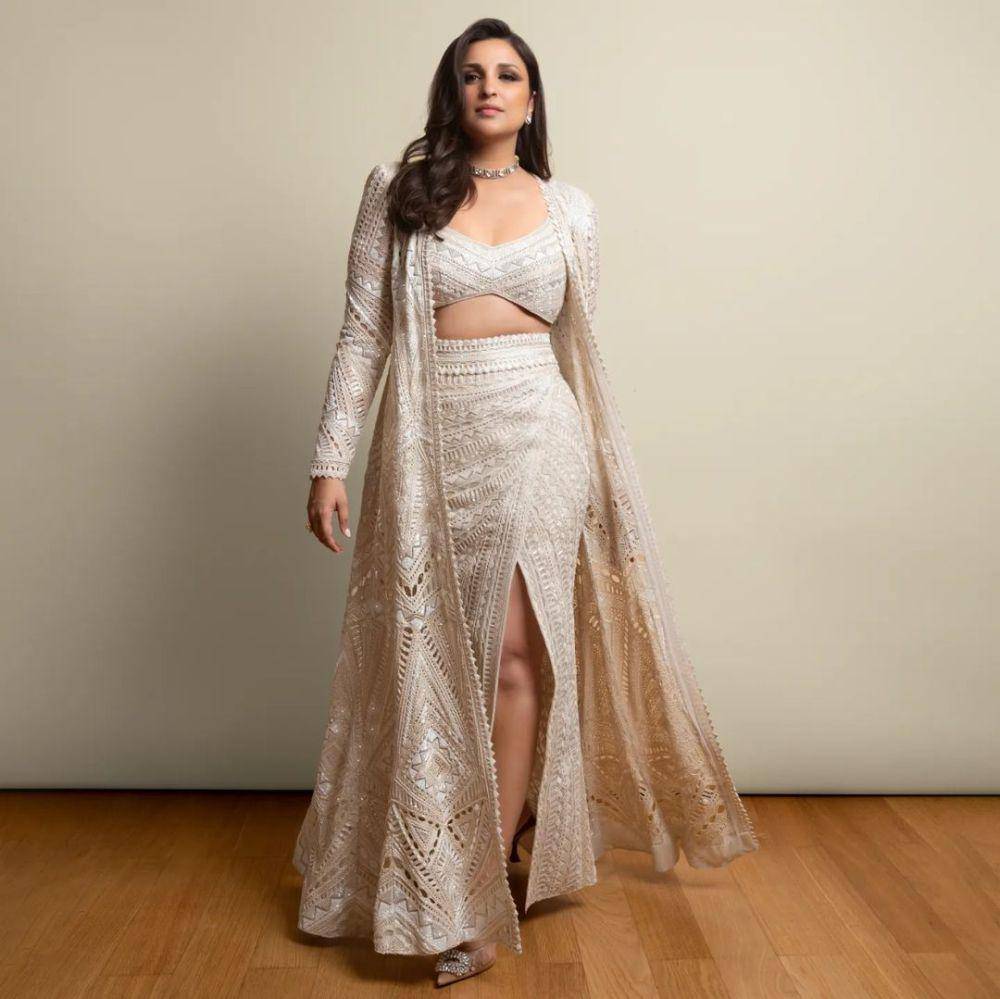 styling outfit ala Parineeti Chopra (instagram.com/parineetichopra)