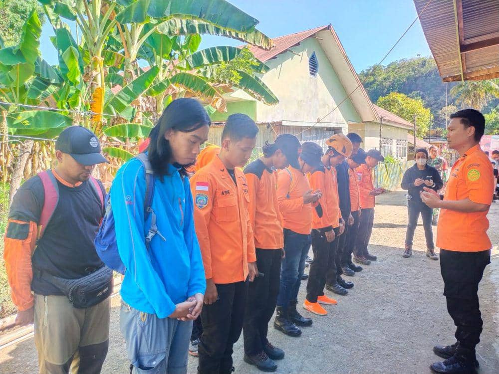 Tim SAR bersiap mencari keberadaan korban hilang di Gunung Sonrongan Pangkep/Istimewa