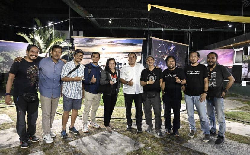 Wakil Wali Kota Medan, Aulia Rachman saat menghadiri pameran foto (Dok. Istimewa)