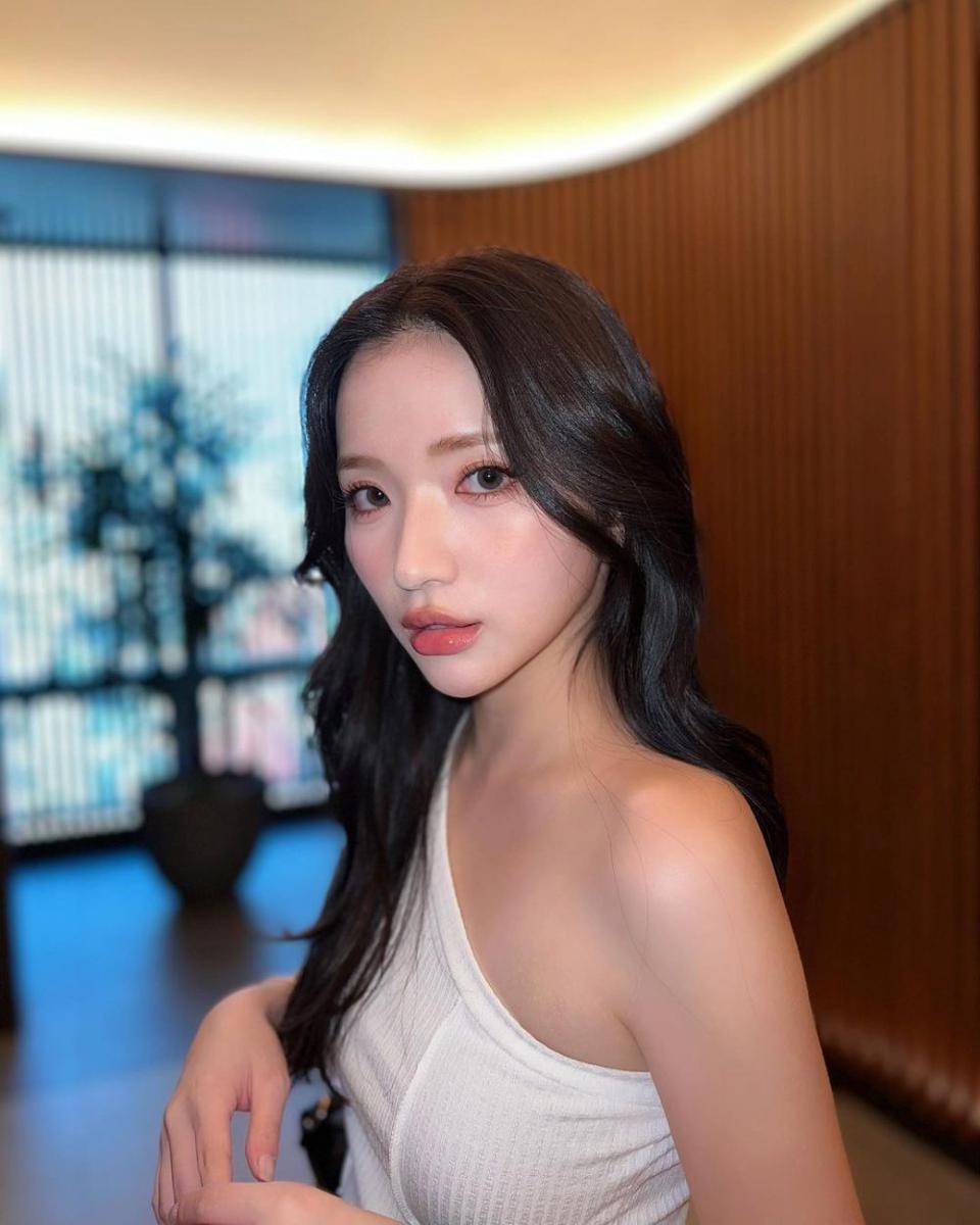Riho Minami (instagram.com/minami.riho)