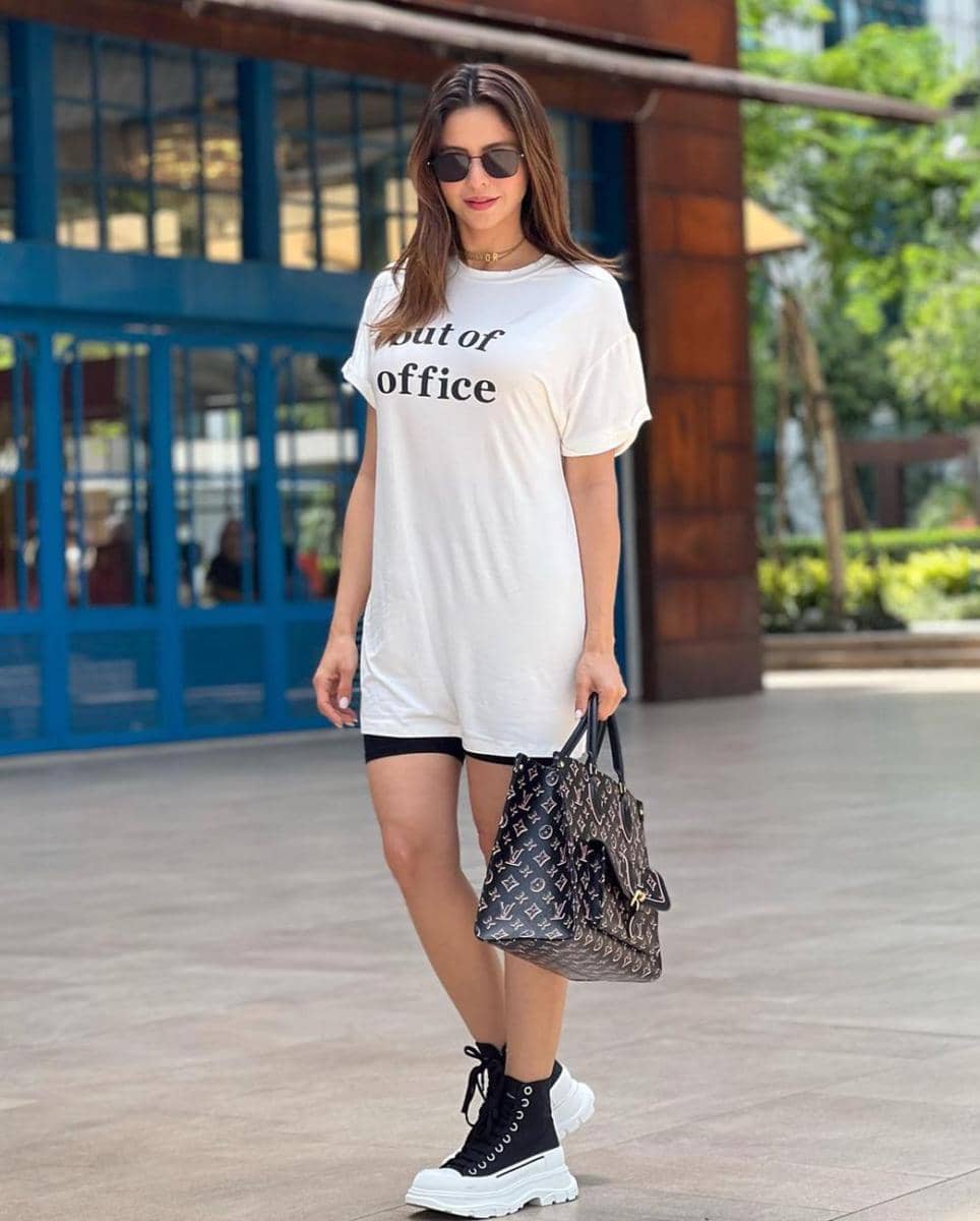 Aamna Sharif (instagram.com/aamnasharifofficial)
