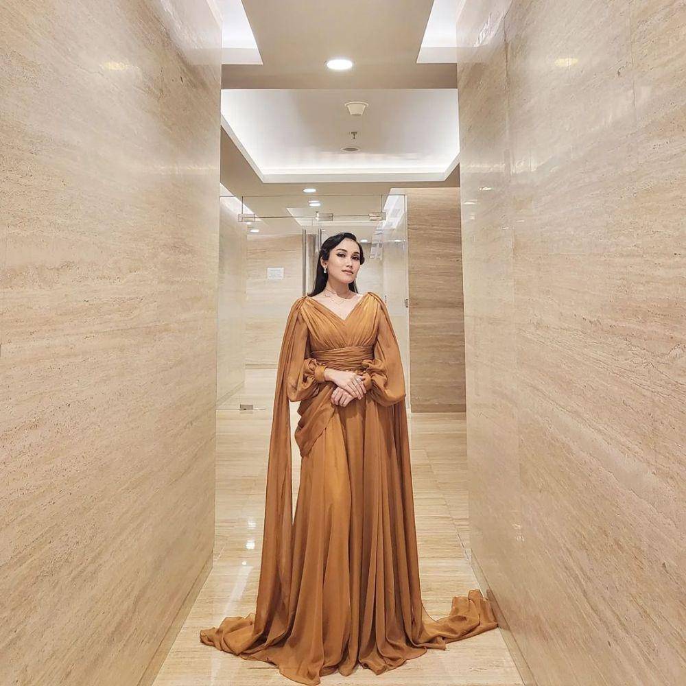 Ayu Ting-Ting (instagram.com/ayutingting92)